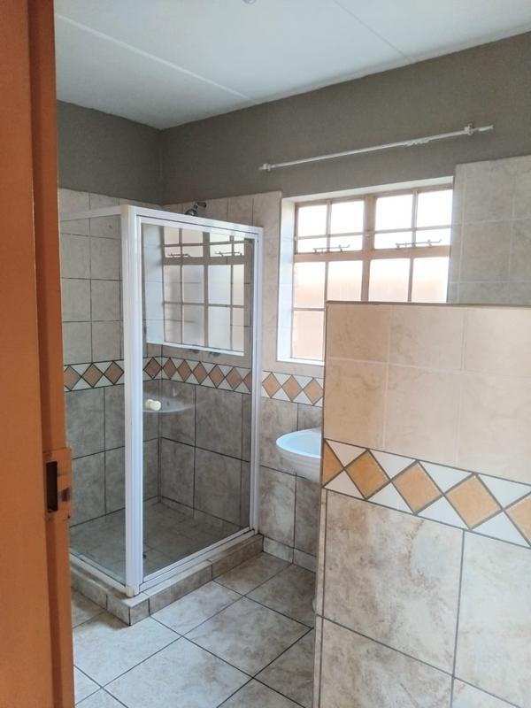 2 Bedroom Property for Sale in Kannoniers Park North West
